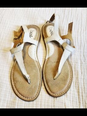 Bolo White Leather T‑Strap Sandals